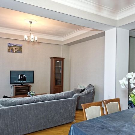 Mayden Family Apartment Баку Екстер'єр фото