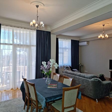 Mayden Family Apartment Баку Екстер'єр фото